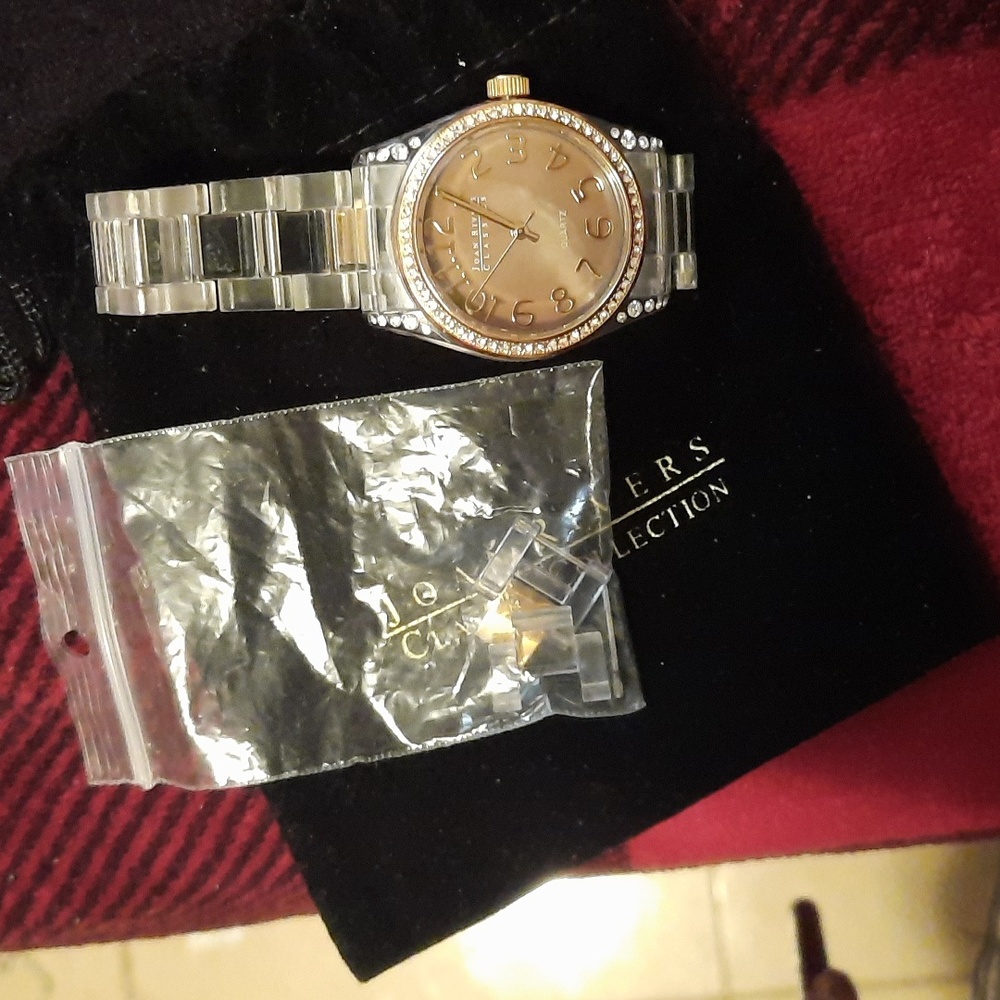 AUTHENTIC GENUINE JOAN RIVERS CLASSICS BLINGED OUT LARGE ACRYLIC GOLD WATCH